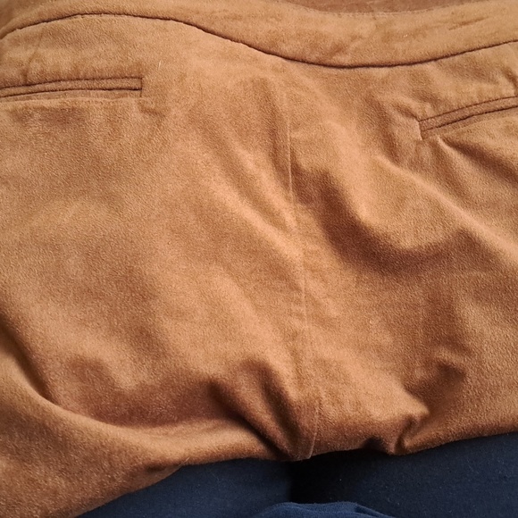 Winter Suede Skirt Set - Picture 7 of 9